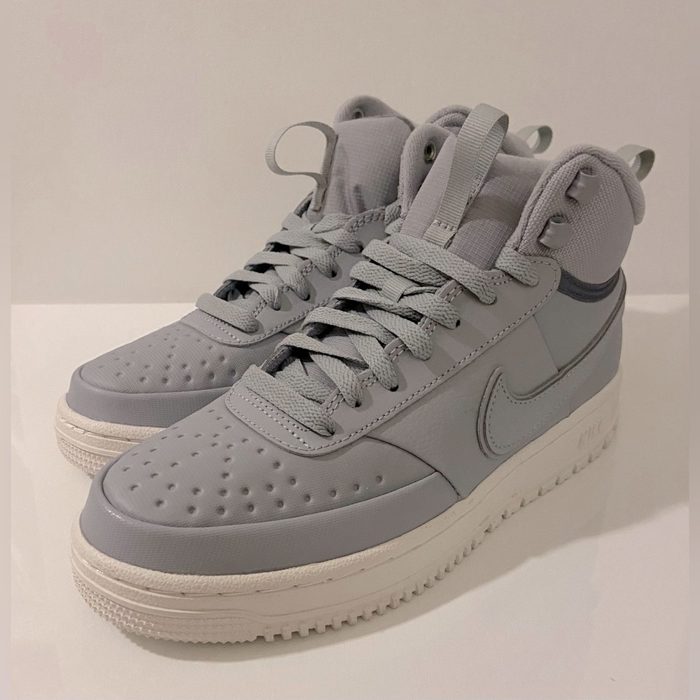 Nike Men’s High-Top Athletic Sneakers in Light Gray and White